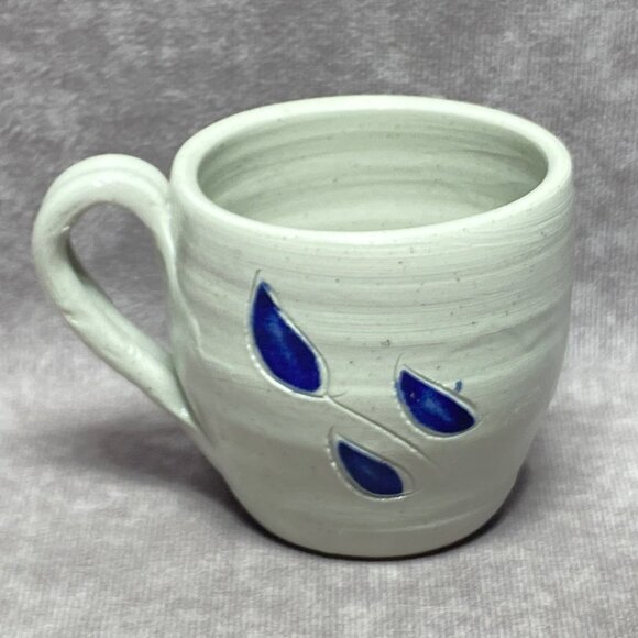 Vintage Williamsburg Pottery Salt Glaze Mug Cup Blue Leaf Design - Picture 1 of 10